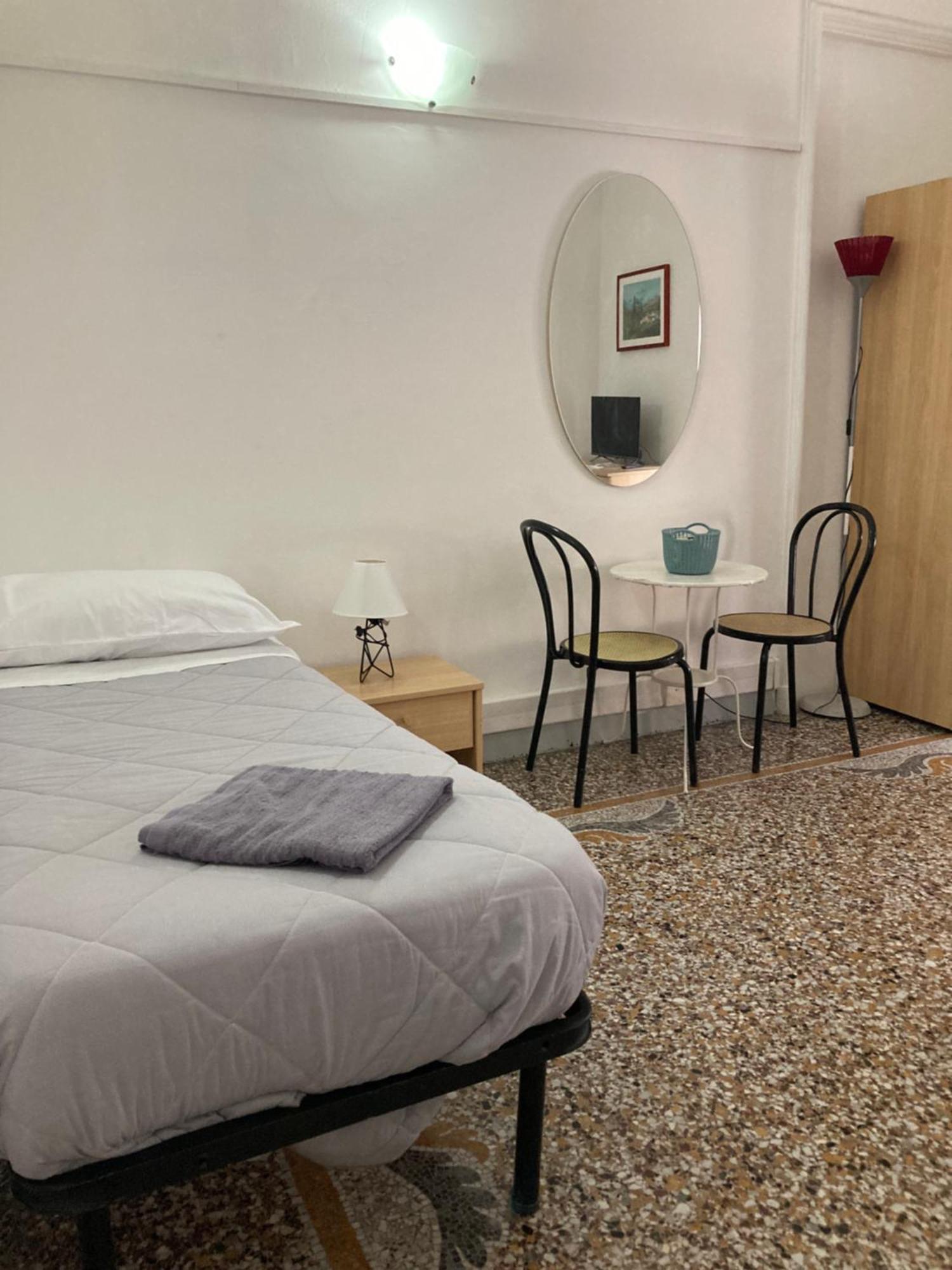 Guest House Roma Genua Zewnętrze zdjęcie